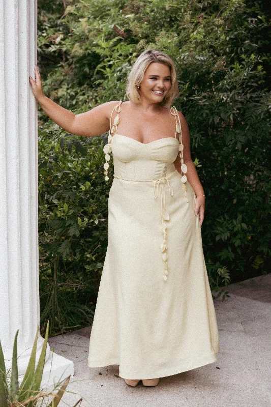 Velvet midi dresses in jewel tones for a glamorous winter event Della Midi Dress - Yellow Velvet midi dresses in jewel tones for a glamorous winter event Della Midi Dress - Yellow
