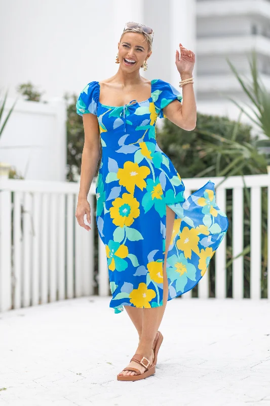 Midi dresses with pleated bodices for a classic and tailored look Blue Square Neck Floral Midi Dress With Slit Midi dresses with pleated bodices for a classic and tailored look Blue Square Neck Floral Midi Dress With Slit