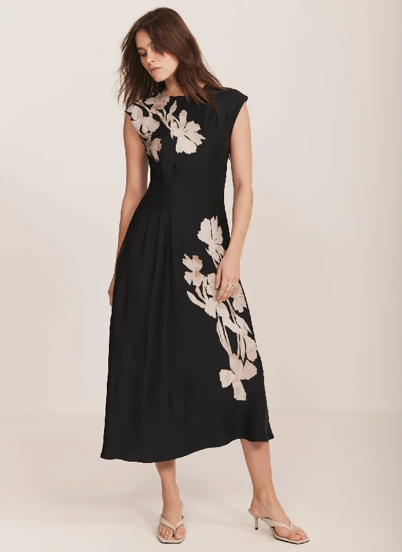Printed mini dresses for a casual day out Navy Floral Print Midi Dress