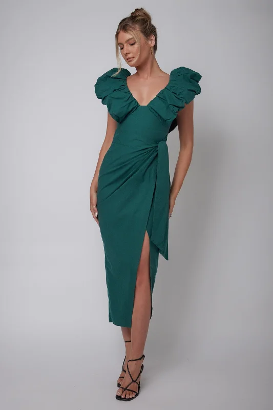 Midi dresses with printed lining for a hidden and stylish detail Kahlo Ruffle Neckline Wrap Midi Dress Green Midi dresses with printed lining for a hidden and stylish detail Kahlo Ruffle Neckline Wrap Midi Dress Green