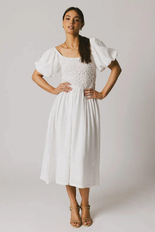 Midi dresses with metallic threads for a glamorous evening event Janie Smocked Midi Dress in White Midi dresses with metallic threads for a glamorous evening event Janie Smocked Midi Dress in White
