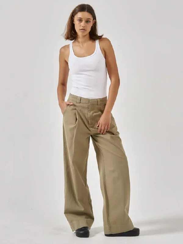 Capri Length Women's Printed Yoga Pants for Workout SessionsArtisan Twill Pant - Aloe Capri Length Women's Printed Yoga Pants for Workout SessionsArtisan Twill Pant - Aloe