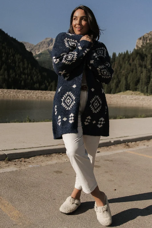 ribbed women cardigan with a classic textureMissoula Oversized Cardigan | Navy + Ivory ribbed women cardigan with a classic textureMissoula Oversized Cardigan | Navy + Ivory
