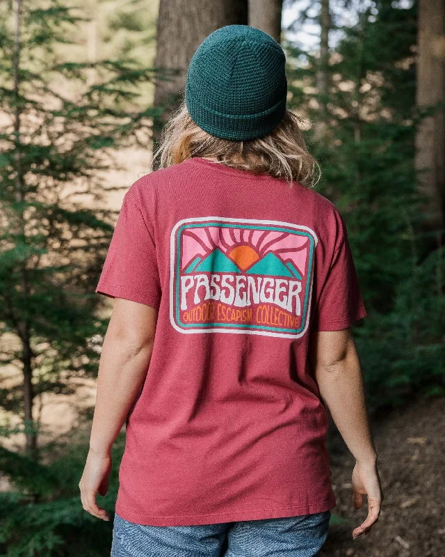Organic Cotton Women T Shirt for Eco - Conscious WearersGolden Hour Recycled Cotton T-Shirt - Earth Red Organic Cotton Women T Shirt for Eco - Conscious WearersGolden Hour Recycled Cotton T-Shirt - Earth Red