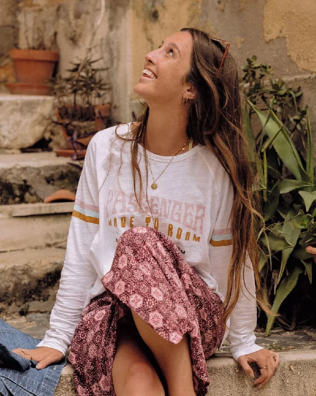 Ringer T Shirt Women with Retro - Inspired StripesLa Sarena Recycled Cotton Oversized LS T-Shirt - White Ringer T Shirt Women with Retro - Inspired StripesLa Sarena Recycled Cotton Oversized LS T-Shirt - White