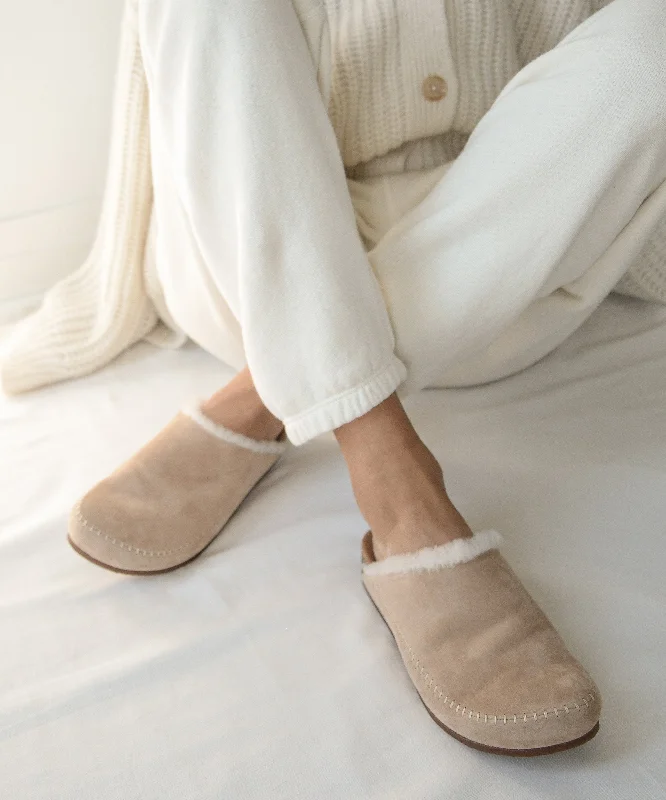 Women's Ballet Flat - Style Slippers with a Rhinestone Embellishment in Silver for a Glamorous TouchShearling-Lined Moc Clog Women's Ballet Flat - Style Slippers with a Rhinestone Embellishment in Silver for a Glamorous TouchShearling-Lined Moc Clog