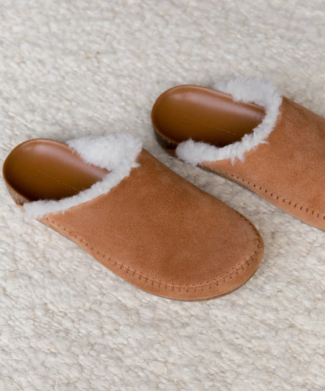 Heated Women's Slippers with Adjustable Temperature Settings in Gray for Cold WintersShearling-Lined Moc Clog Heated Women's Slippers with Adjustable Temperature Settings in Gray for Cold WintersShearling-Lined Moc Clog