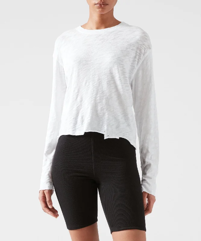 Muscle Women T Shirt for a Sporty and Casual LookSlub Jersey Long Sleeve Destroyed Wash Crop Tee - White Muscle Women T Shirt for a Sporty and Casual LookSlub Jersey Long Sleeve Destroyed Wash Crop Tee - White