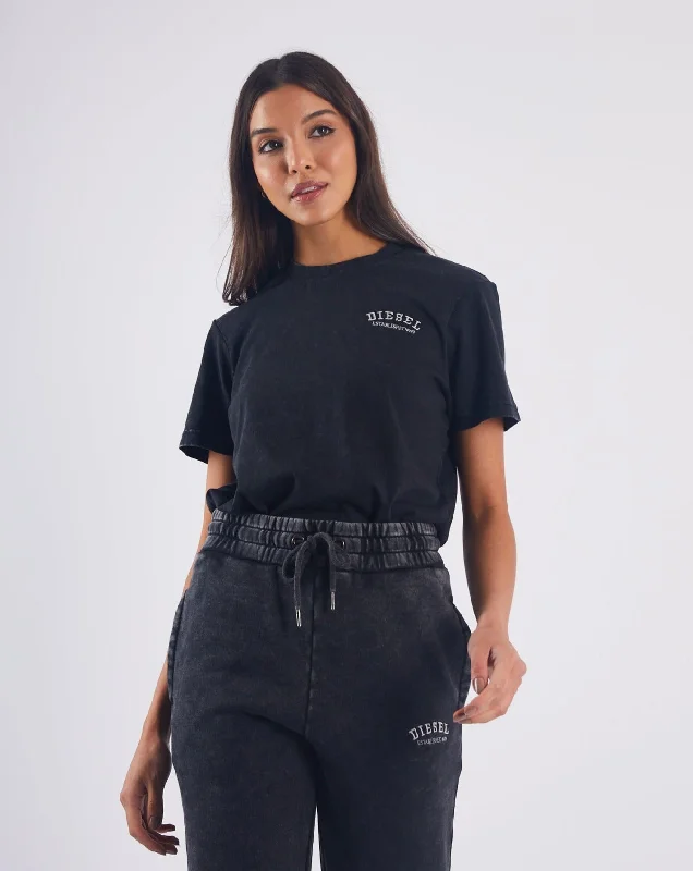 Distressed Women T Shirt with a Laid - Back AestheticKyline Tee Black Acid