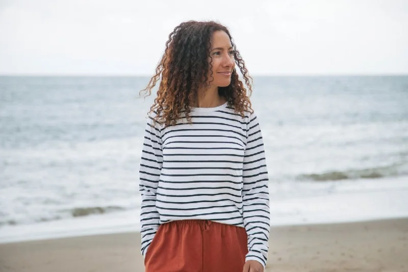 Pocketed Women T Shirt for Added FunctionalityWomen's Striped Long Sleeve Top