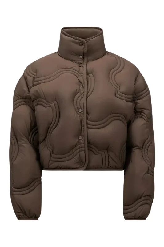 Women's cropped down jackets in bold colors for a sporty and fashionable winter outfitBeryl Short Down Jacket Women's cropped down jackets in bold colors for a sporty and fashionable winter outfitBeryl Short Down Jacket