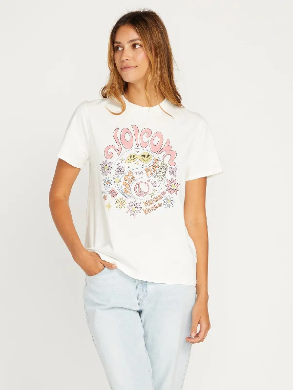 Women's cropped down jackets in bold colors for a sporty and fashionable winter outfitLock It Up Tee - Star White Women's cropped down jackets in bold colors for a sporty and fashionable winter outfitLock It Up Tee - Star White