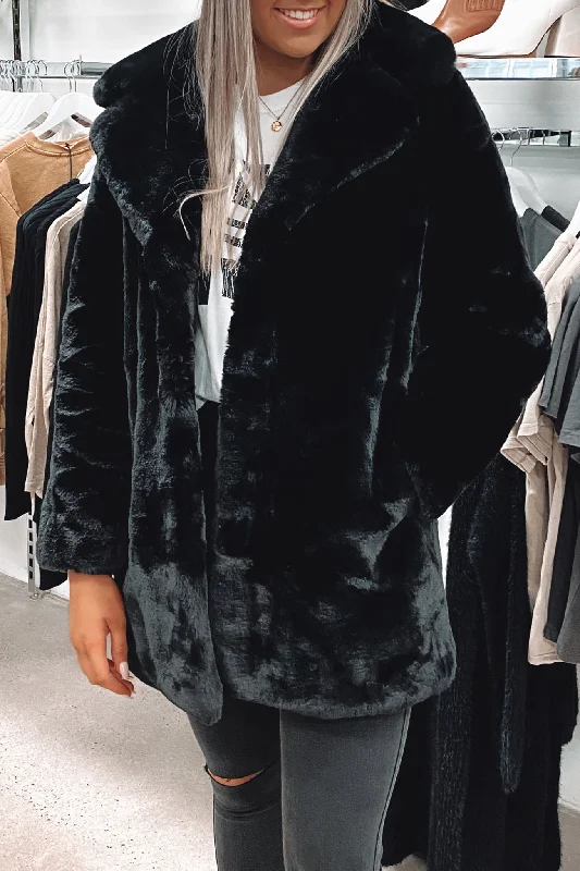 Women's long - line cardigan jackets in a soft knit for a cozy and elegant lookMinimalist Faux Fur Jacket Black Women's long - line cardigan jackets in a soft knit for a cozy and elegant lookMinimalist Faux Fur Jacket Black