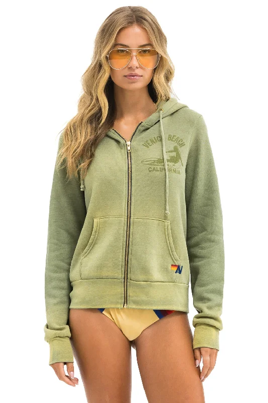 Women's zip - front sweatshirt with contrast stitching for a sporty aestheticVENICE SURFER ZIP HOODIE - FADED ARMY Women's zip - front sweatshirt with contrast stitching for a sporty aestheticVENICE SURFER ZIP HOODIE - FADED ARMY