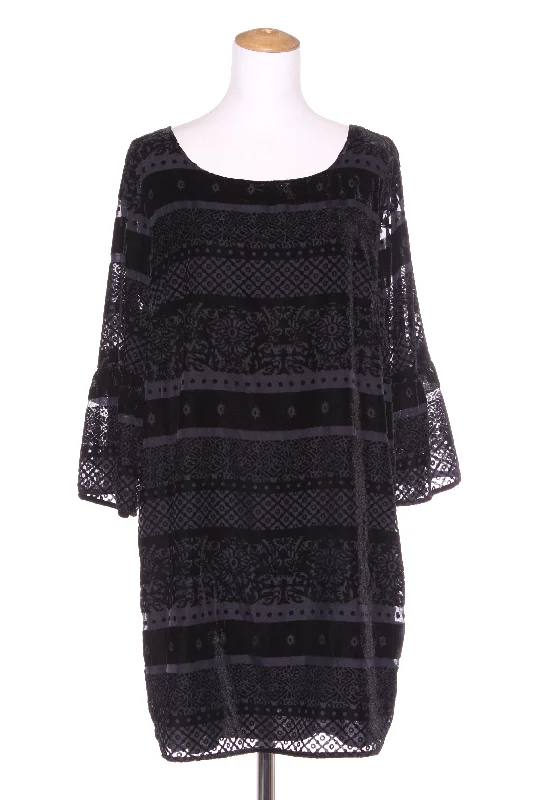 Little Black Women Dress with Sequins for a Glamorous Night Out Little Black Women Dress with Sequins for a Glamorous Night Out FATE + BECKER - Velvet burnout patterned dress! 14 Little Black Women Dress with Sequins for a Glamorous Night Out Little Black Women Dress with Sequins for a Glamorous Night Out FATE + BECKER - Velvet burnout patterned dress! 14