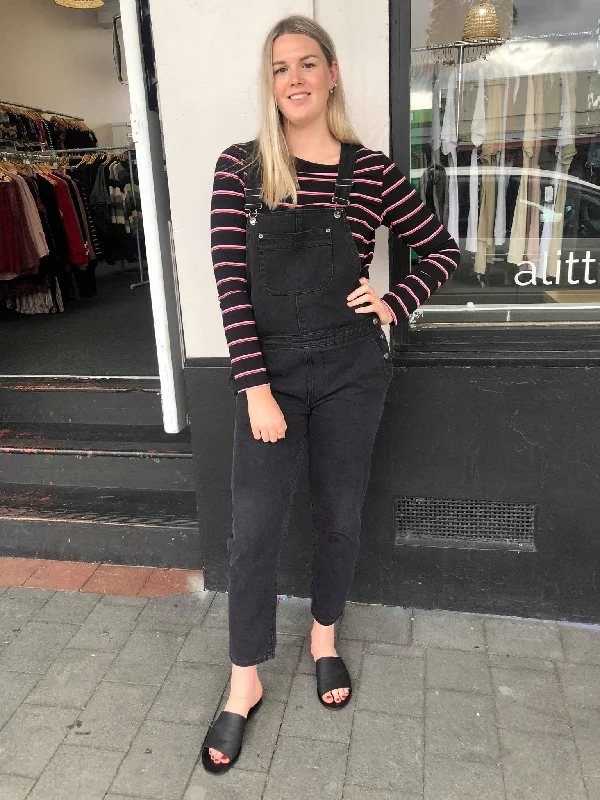Pleated Women Dress with a Timeless and Elegant Texture Pleated Women Dress with a Timeless and Elegant Texture HUFFER - Denim dungaree - Black! 8 Pleated Women Dress with a Timeless and Elegant Texture Pleated Women Dress with a Timeless and Elegant Texture HUFFER - Denim dungaree - Black! 8