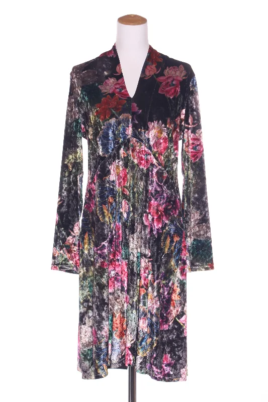 Wrap - Style Women Dress with Adjustable Fit for All Body Types Wrap - Style Women Dress with Adjustable Fit for All Body Types LIBERTINE - Floral print velvet dress! 14 Wrap - Style Women Dress with Adjustable Fit for All Body Types Wrap - Style Women Dress with Adjustable Fit for All Body Types LIBERTINE - Floral print velvet dress! 14