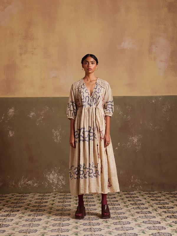 Maxi Women Dress with Floral Print for a Bohemian Vibe Maxi Women Dress with Floral Print for a Bohemian Vibe Poem Dress Maxi Women Dress with Floral Print for a Bohemian Vibe Maxi Women Dress with Floral Print for a Bohemian Vibe Poem Dress