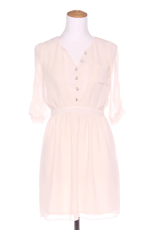 Long - Sleeve Women Dress in Velvet for a Luxurious Winter Look Long - Sleeve Women Dress in Velvet for a Luxurious Winter Look PRINCIPALS - Cream button front dress! 6 Long - Sleeve Women Dress in Velvet for a Luxurious Winter Look Long - Sleeve Women Dress in Velvet for a Luxurious Winter Look PRINCIPALS - Cream button front dress! 6