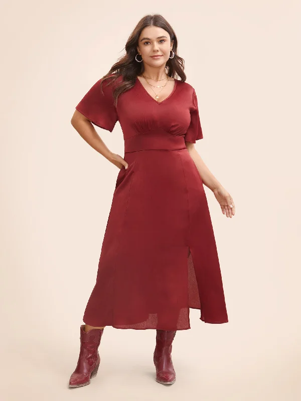 Maxi dresses with a ruffled neckline for a charming lookSolid Shirred Gathered Slit Hem Dress Maxi dresses with a ruffled neckline for a charming lookSolid Shirred Gathered Slit Hem Dress
