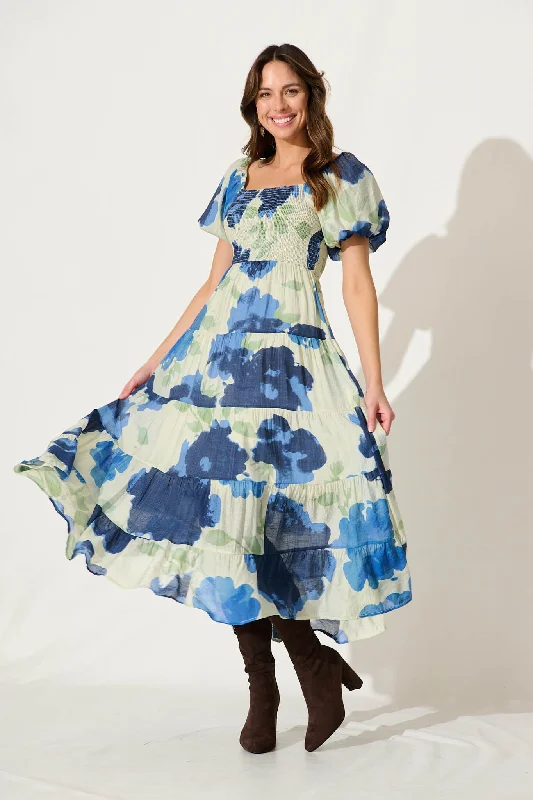 Midi dresses with ruffled sleeves for a more feminine and voluminous lookReina Midi Dress In Blue Floral Midi dresses with ruffled sleeves for a more feminine and voluminous lookReina Midi Dress In Blue Floral
