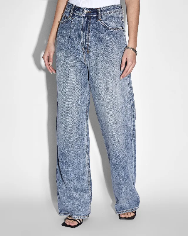 Plus - Size Denim Top for a Comfortable and Stylish FitLO KEY HAVEN