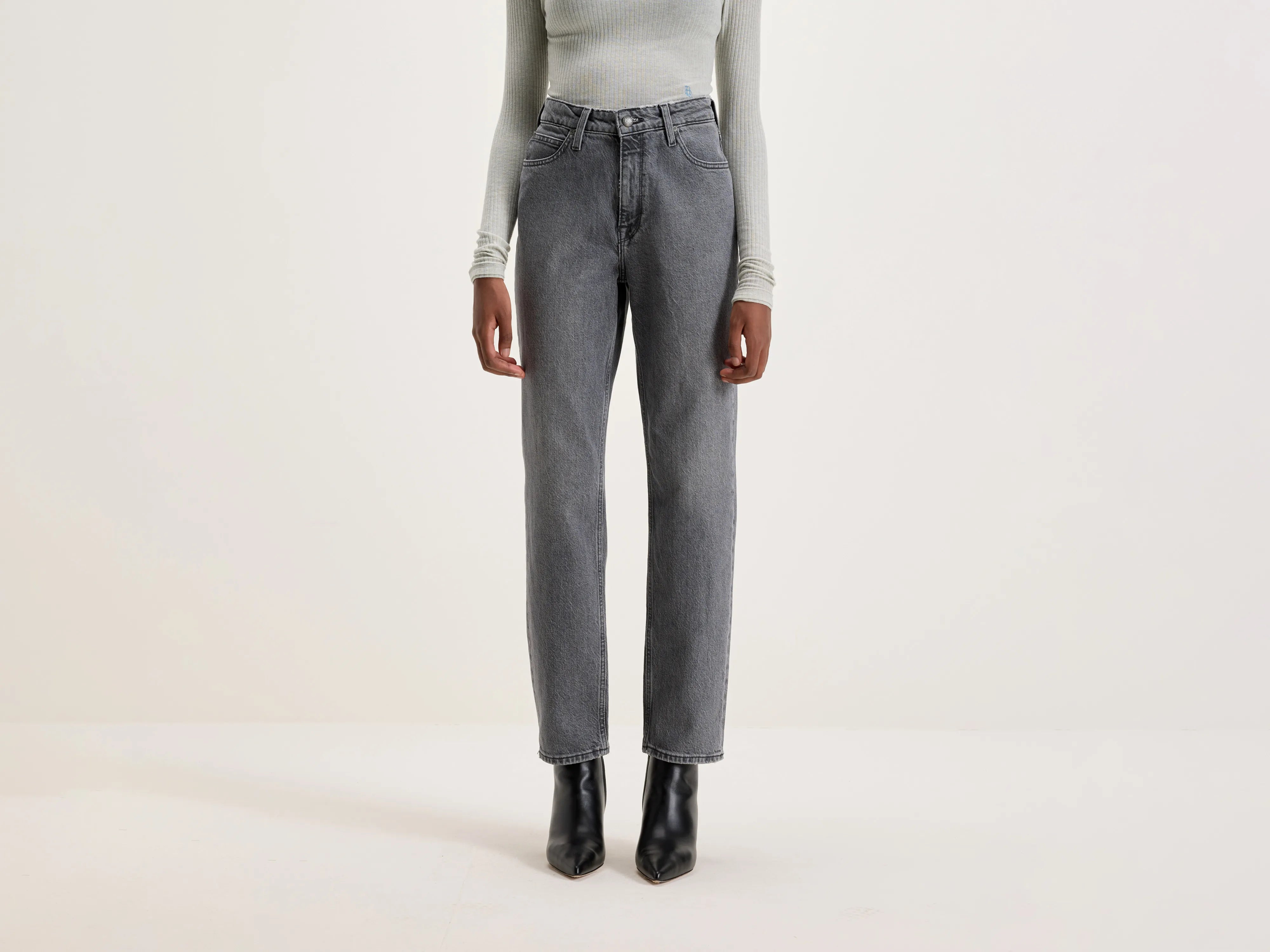 Denim Top for a Music Festival with a Rock - n - Roll VibeCarol Jeans (242 / W / GREY) Denim Top for a Music Festival with a Rock - n - Roll VibeCarol Jeans (242 / W / GREY)