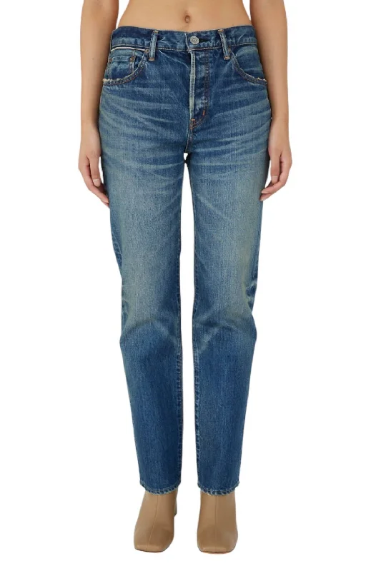 Women's flared office pants Ripped women jeans for a rebellious and fashion - forward style Walnut Straight Jeans In Dark Blue Women's flared office pants Ripped women jeans for a rebellious and fashion - forward style Walnut Straight Jeans In Dark Blue