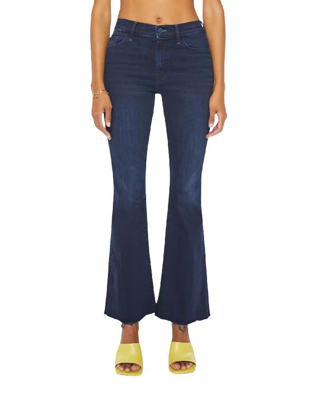 Women's junior - sized denim pants Distressed women jeans for a trendy and edgy look Weekender Fray Jeans In Chip On My Shoulder Women's junior - sized denim pants Distressed women jeans for a trendy and edgy look Weekender Fray Jeans In Chip On My Shoulder
