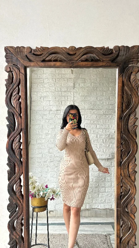Bodycon dress with a thigh - high slit​Cute dressss 32-34 bust/l:34