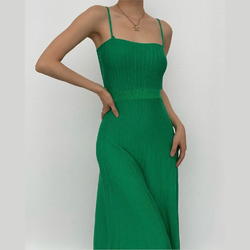 Velvet cocktail dresses with long sleeves for winter galasBerryBetty - Sleeveless solid knitted backless cami midi dress Velvet cocktail dresses with long sleeves for winter galasBerryBetty - Sleeveless solid knitted backless cami midi dress