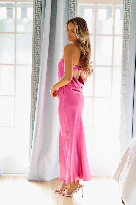 Strapless formal dresses with tulle skirts for a classic prom lookInfinite Satin Maxi Dress - Magenta Strapless formal dresses with tulle skirts for a classic prom lookInfinite Satin Maxi Dress - Magenta