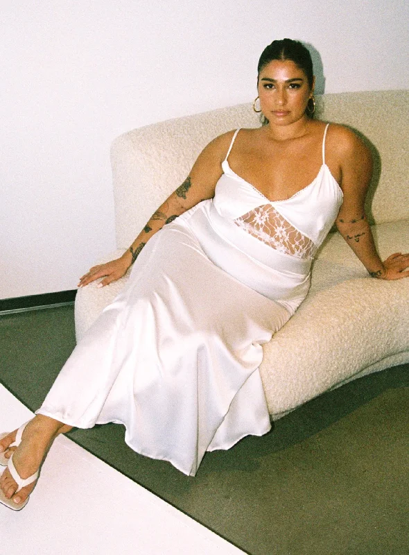 Prom dresses with lace - up side panels and ruffled bodices for a feminine and detailed lookRoselle Maxi Dress White Curve Prom dresses with lace - up side panels and ruffled bodices for a feminine and detailed lookRoselle Maxi Dress White Curve