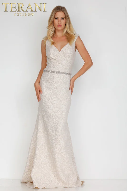 Prom dresses with pom - pom - decorated hems and cotton - blend fabrics for a playful and comfortable formal styleTerani Couture 1921M0726 Prom dresses with pom - pom - decorated hems and cotton - blend fabrics for a playful and comfortable formal styleTerani Couture 1921M0726