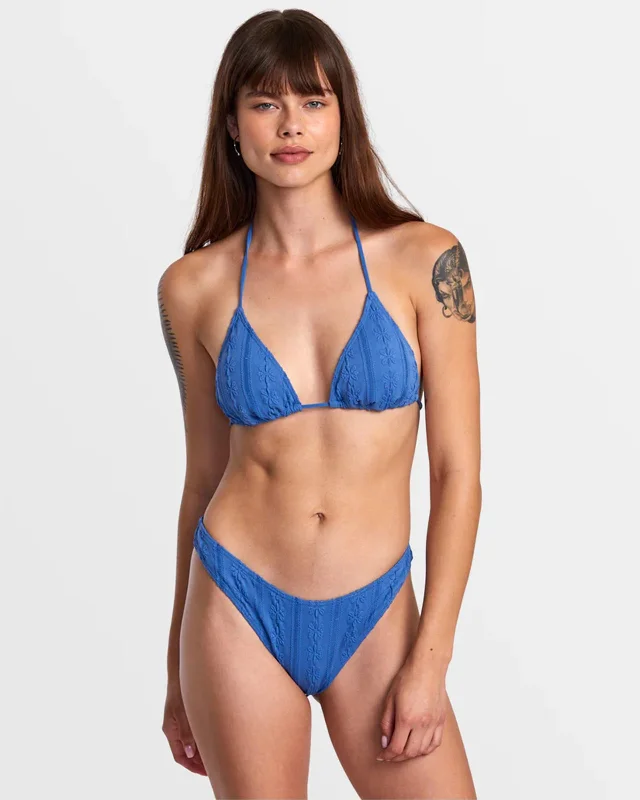 Women's Underwire Push - Up Swim Tops in Black for Enhanced Support and CleavageSweetness Halter Triangle Bikini Top Women's Underwire Push - Up Swim Tops in Black for Enhanced Support and CleavageSweetness Halter Triangle Bikini Top